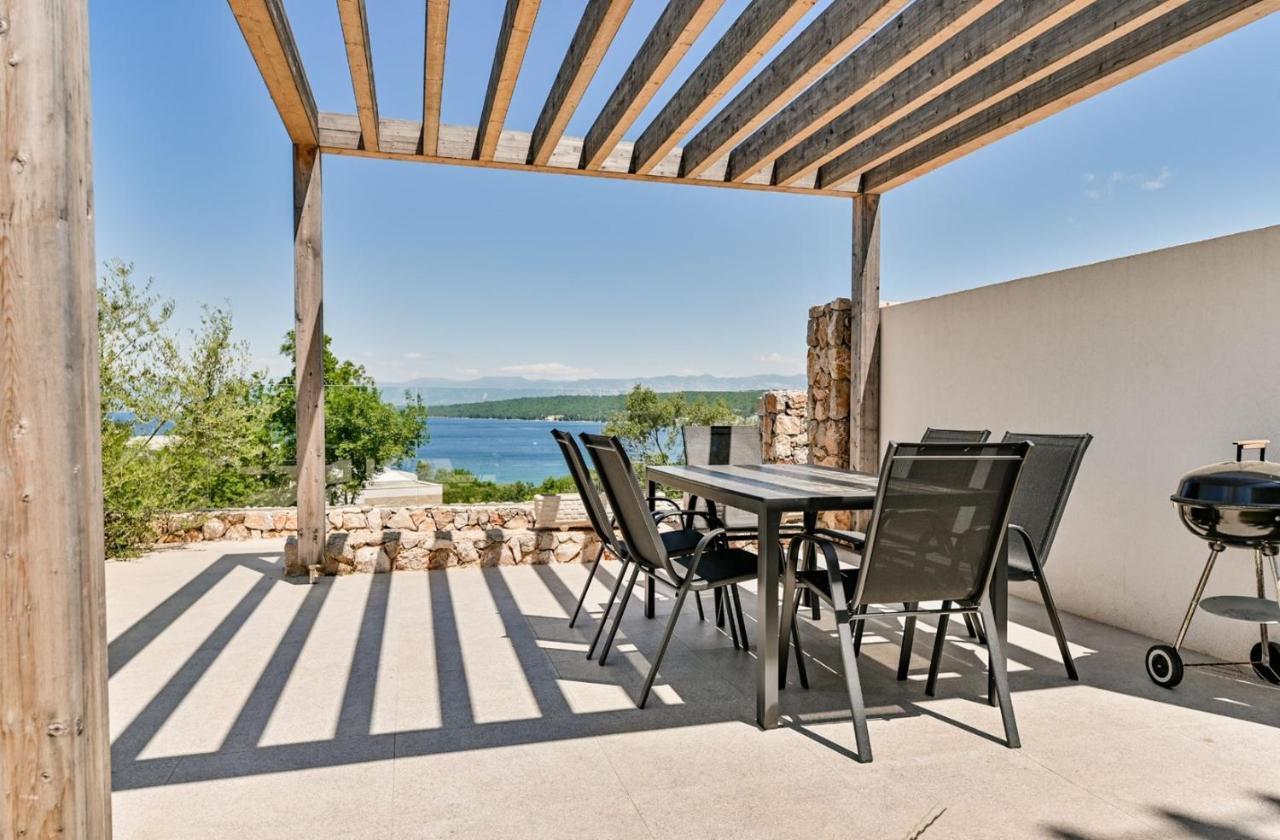 Apartment Flori With Sea View Малинска Экстерьер фото