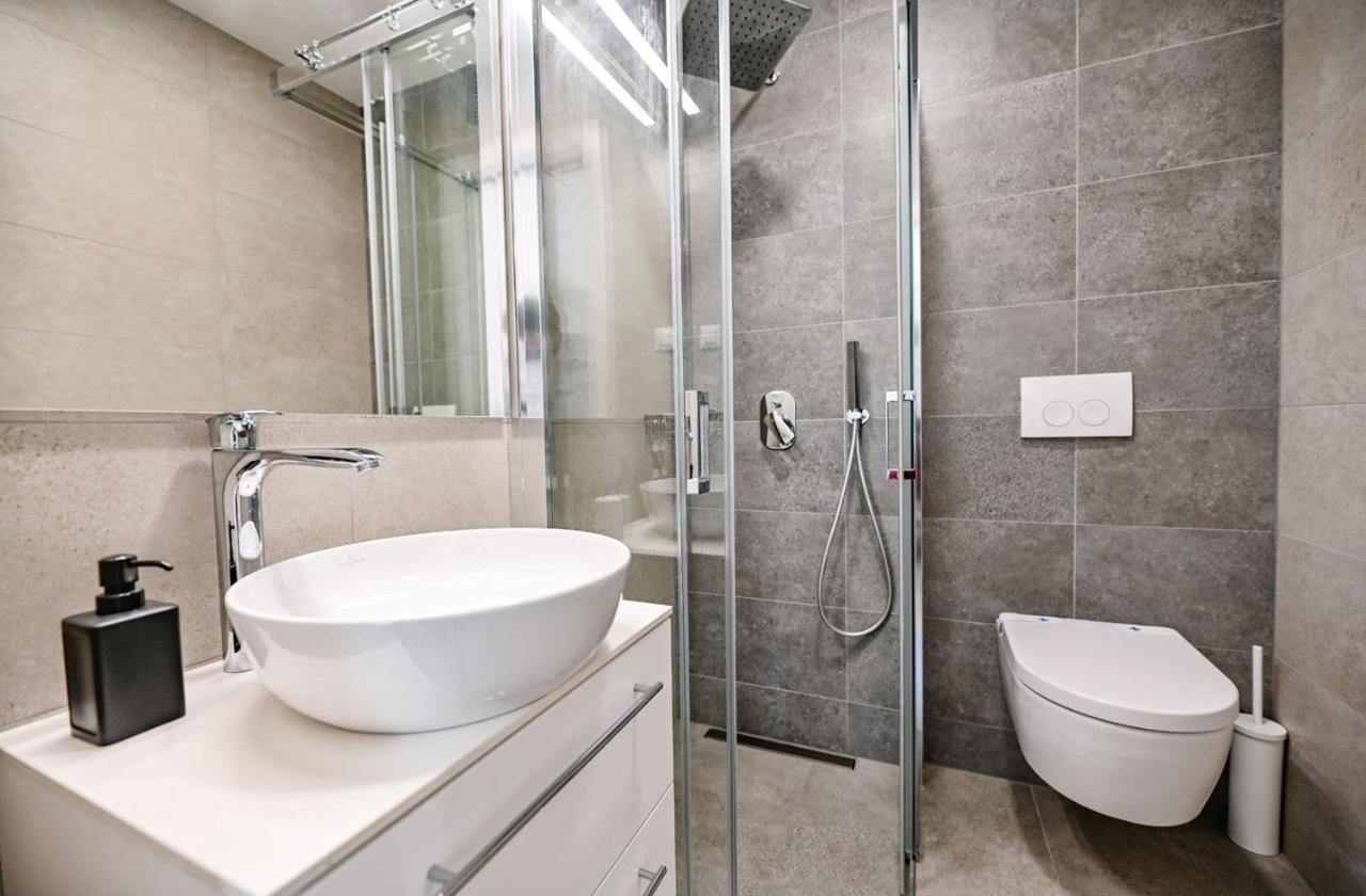 Apartment Flori With Sea View Малинска Экстерьер фото